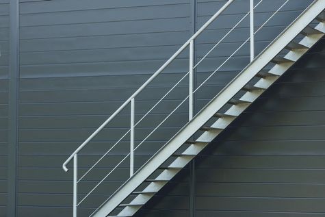 CỞ SỞ NHÔM-KÍNH-SẮT-INOX TÂM PHÚC, Cầu thang inox