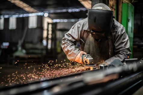 CTY TNHH GIA CÔNG THƯƠNG MẠI DỊCH VỤ TIẾN TỚI, Cắt CNC kim loại