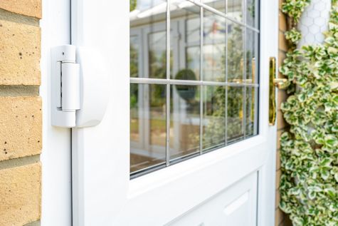 CÔNG TY CP SẢN XUẤT VÀ THƯƠNG MẠI LONG BÌNH, Cửa nhựa PVC