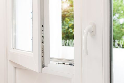 CTY XÂY DỰNG TẤN PHÁT HOÀNG MINH, Cửa nhựa nhà vệ sinh