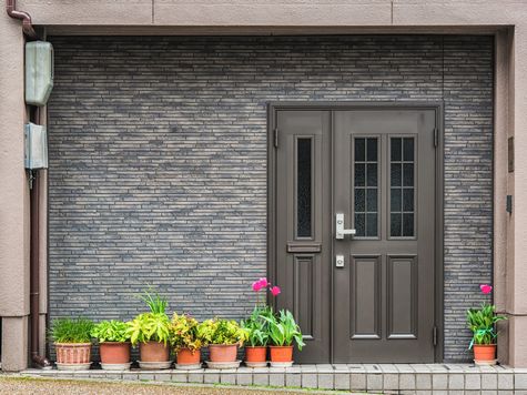 Công Ty TNHH HOPO Quốc Tế, Cửa chính