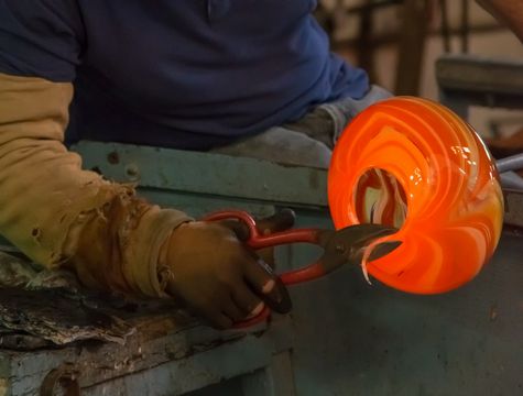 NHÔM KÍNH CẦN THƠ TUẤN TÀI LỘC, Cắt kính