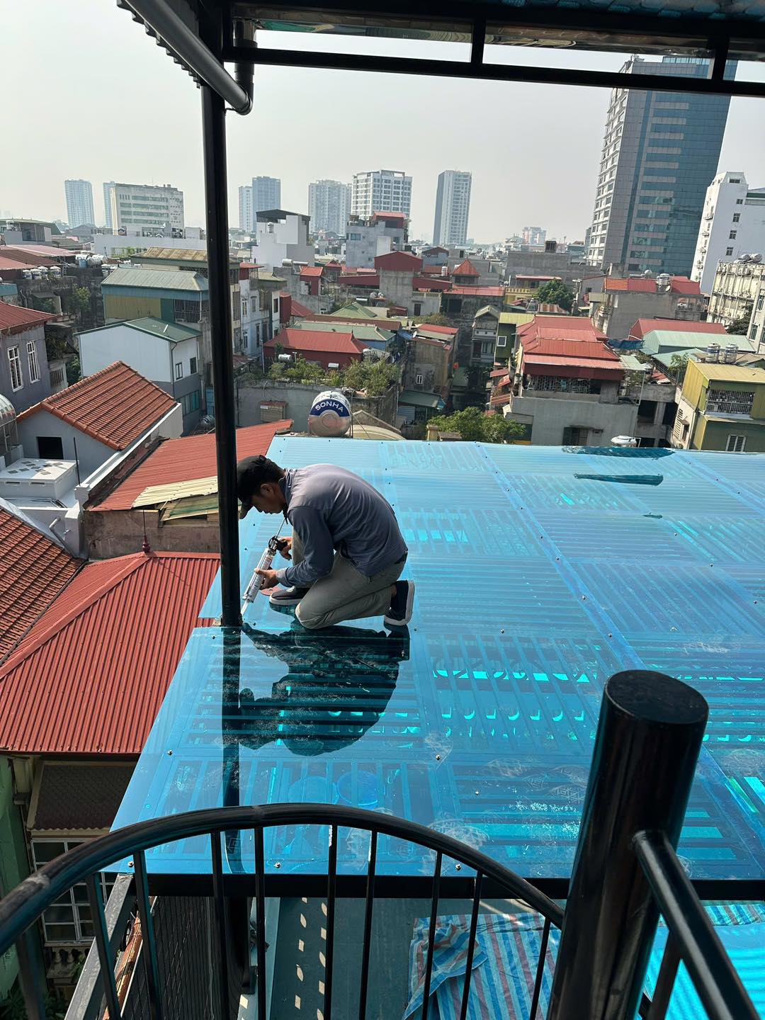 Hoàn thiện công trình mái kính 