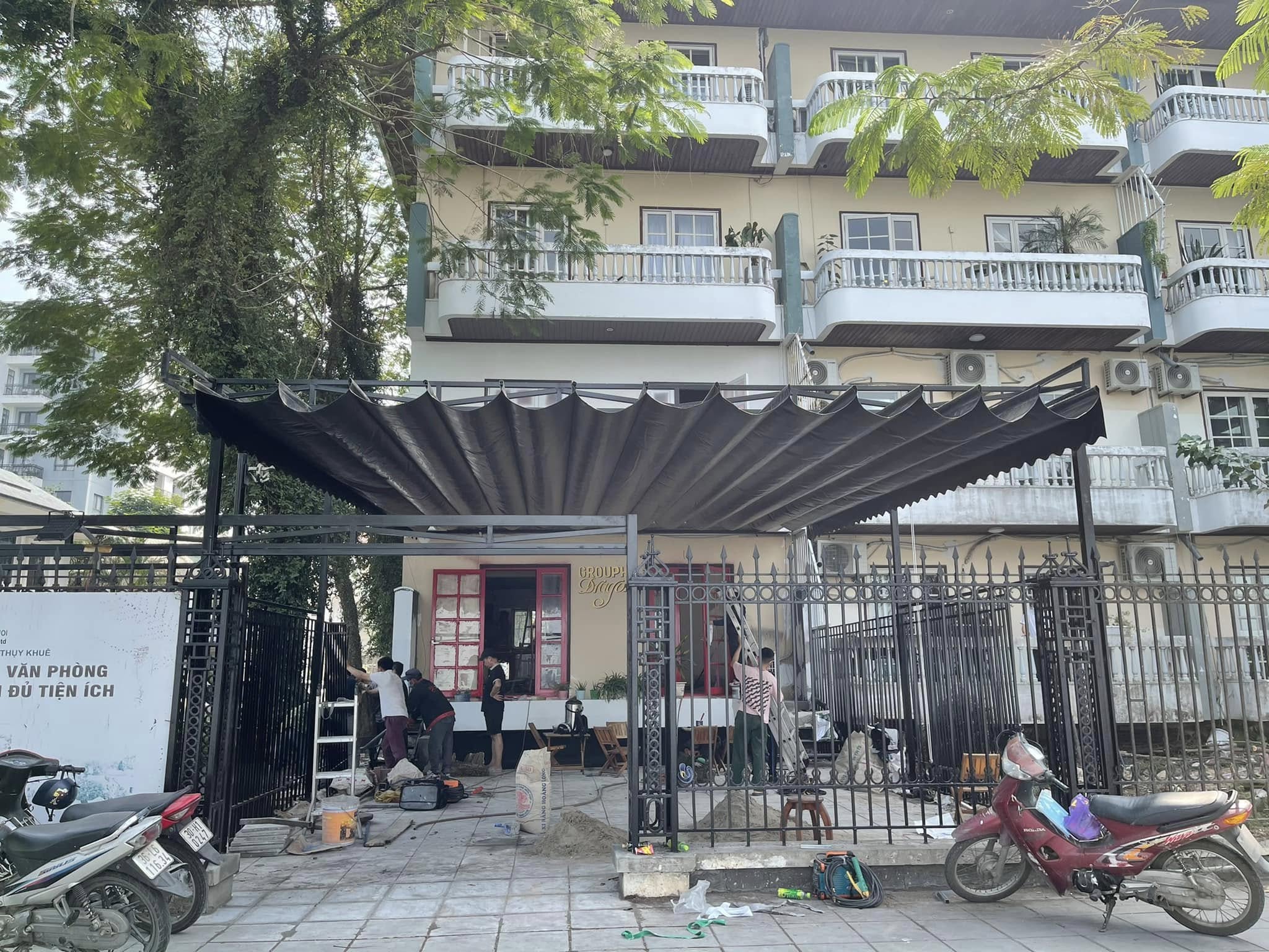 Thi công lắp mái xếp