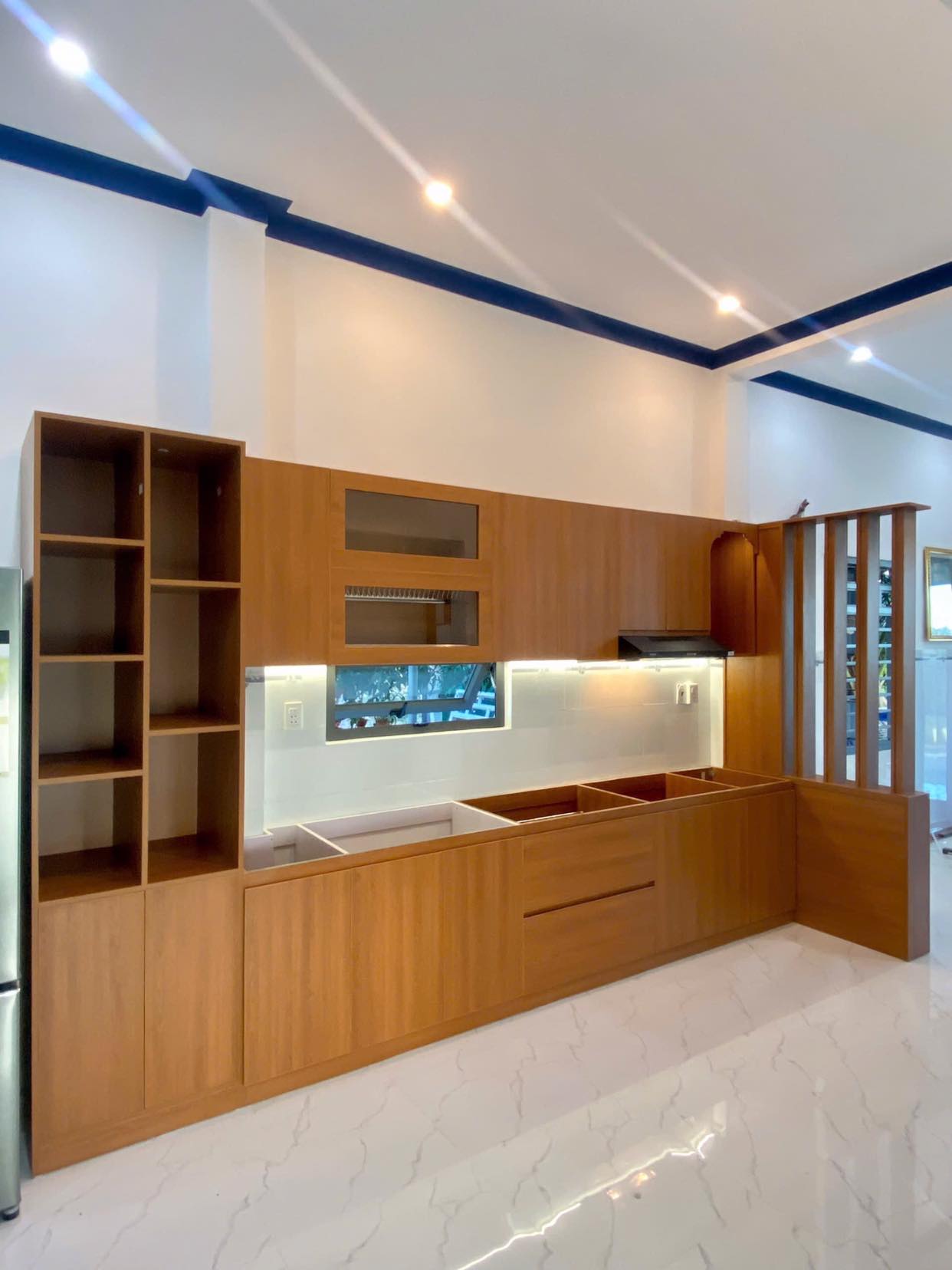 Thi công tủ bếp hiện đại 