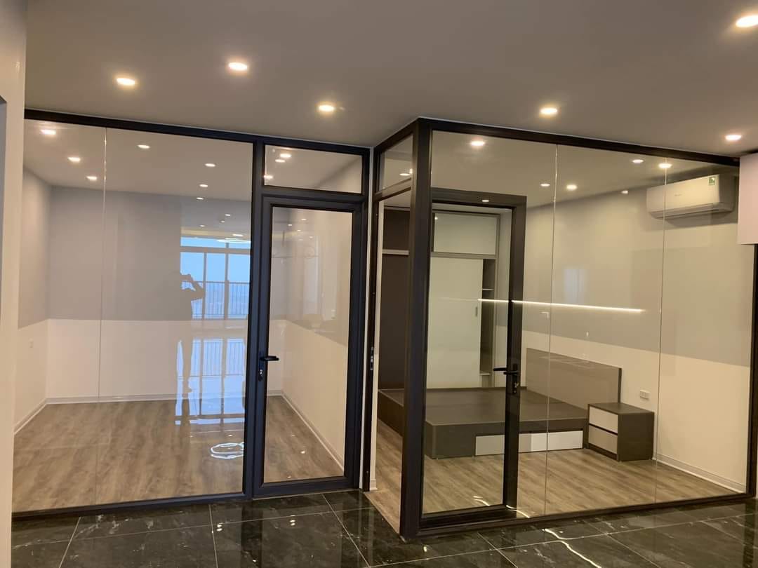 Thi công hoàn thiện vách nhôm kính 