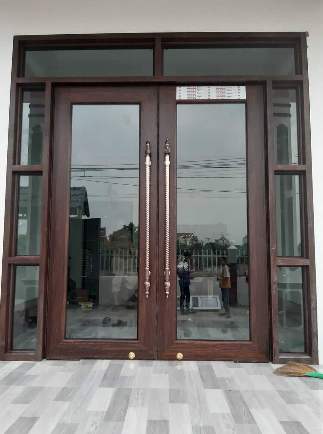 Lắp cửa nhôm kính 