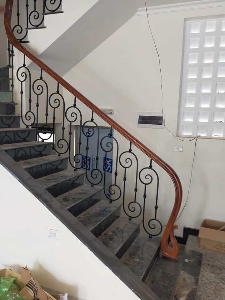 Thi công cầu thang sắt mỹ thuật