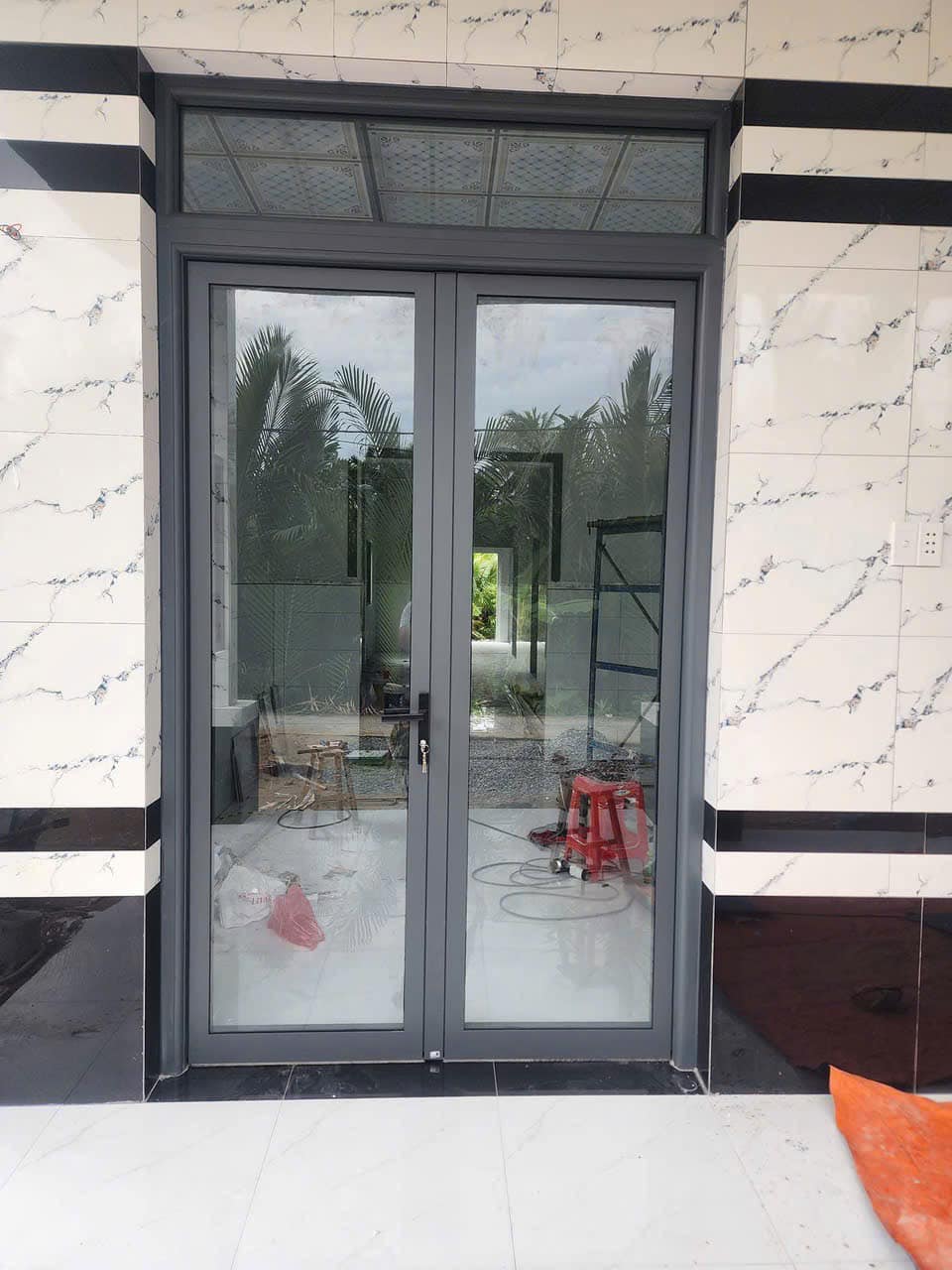 Thi công lắp đặt cửa nhôm xingfa 