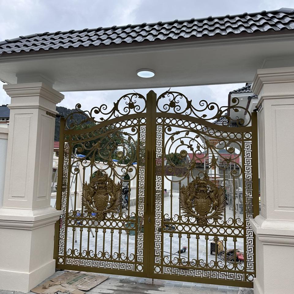 Hoàn thiện cổng sắt 