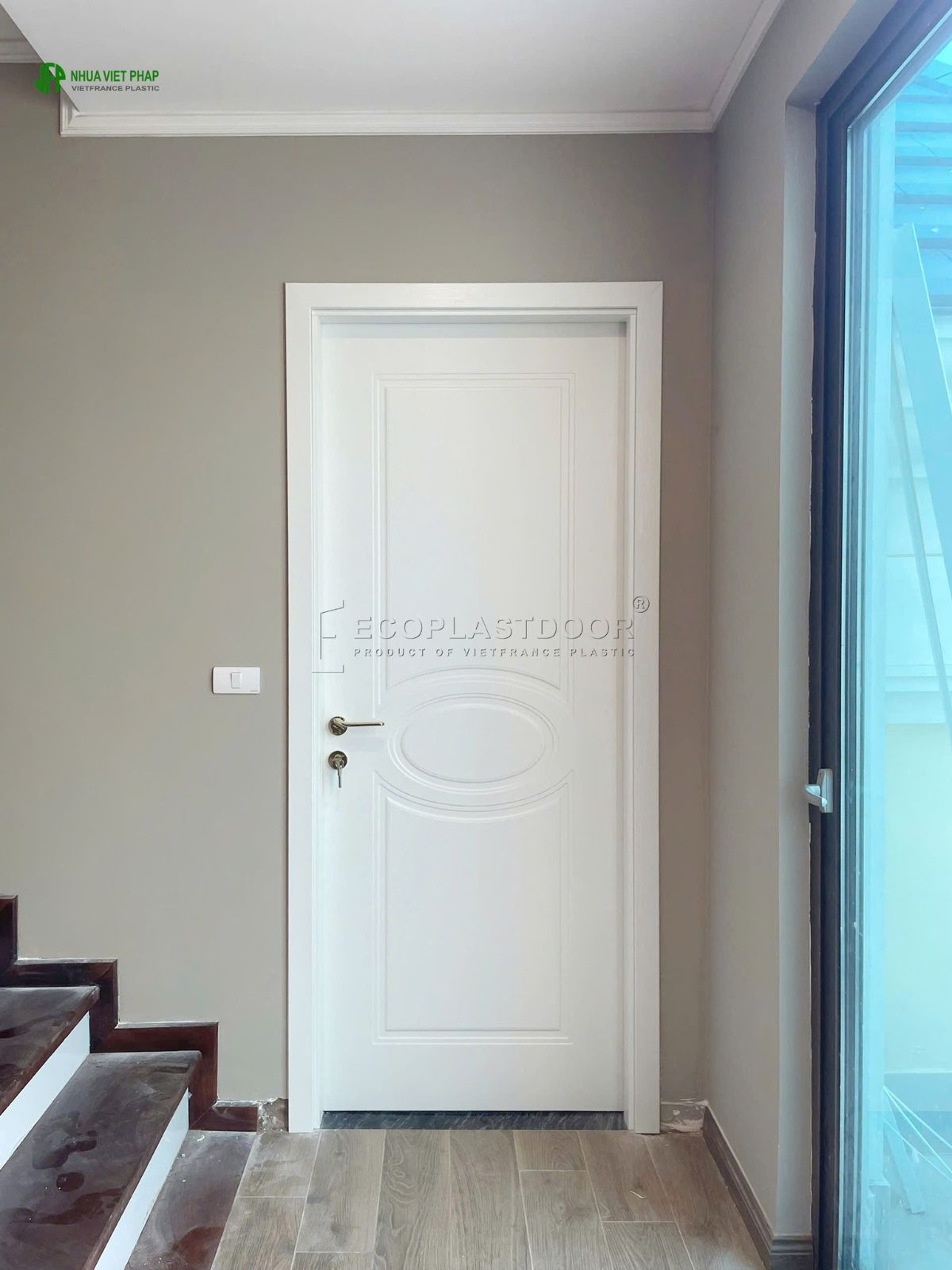 Lắp đặt cửa gỗ nhựa 