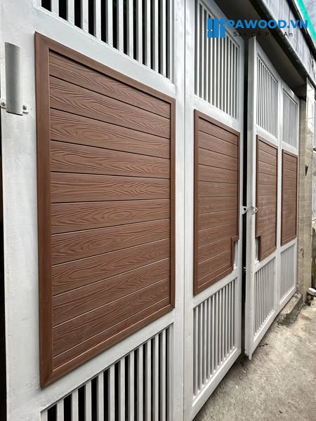 Thi công cửa gỗ nhựa ngoài trời