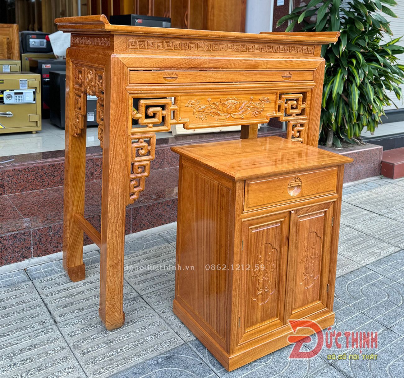 Án gian thờ gỗ đỏ