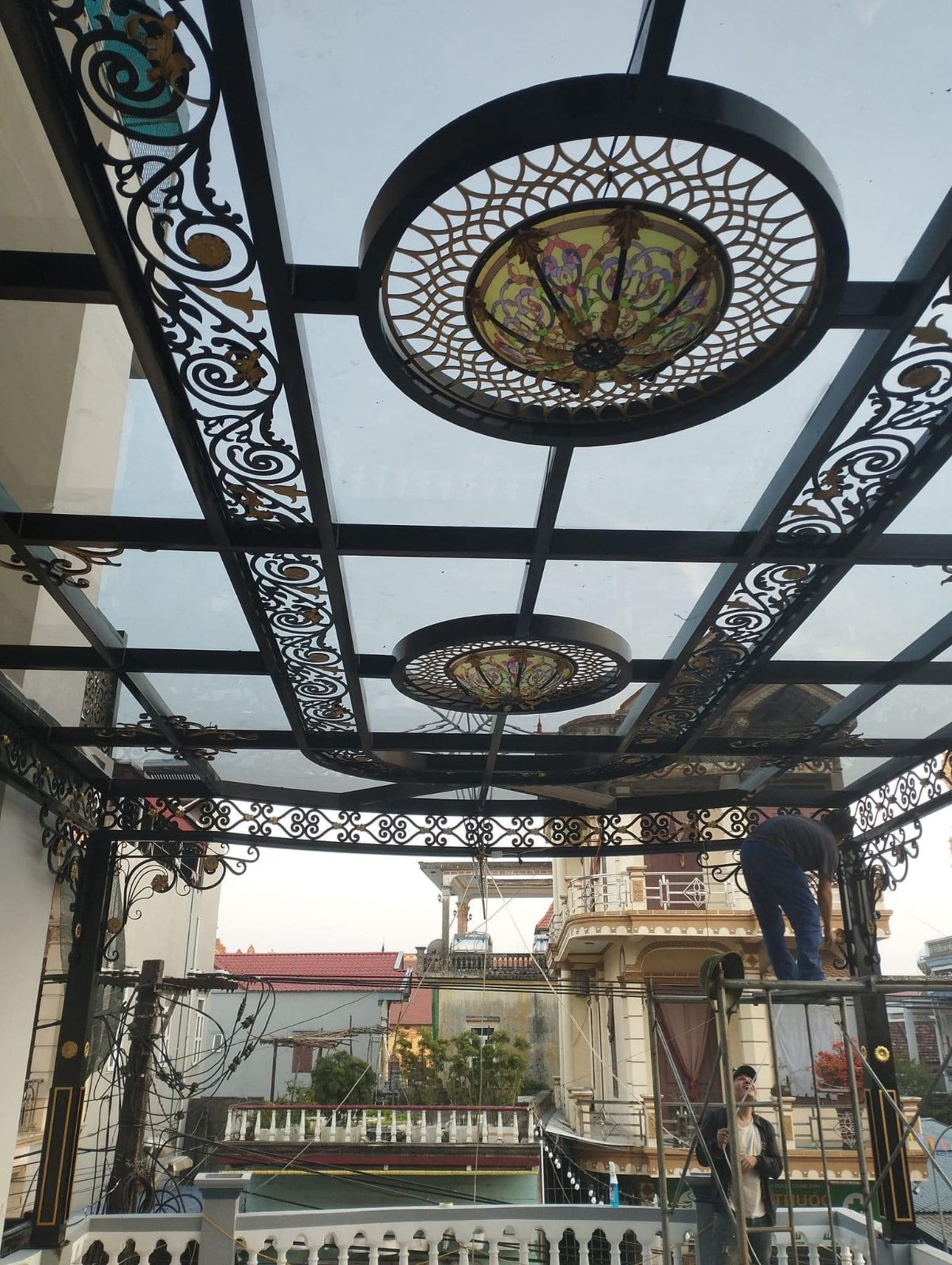 Mái kính sắt trang trí 