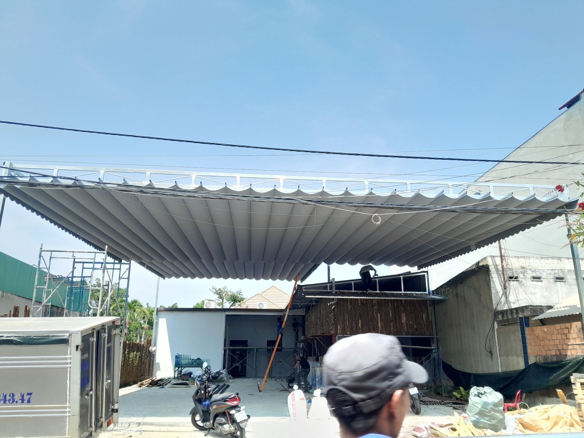Thi công lắp đặt mái che
