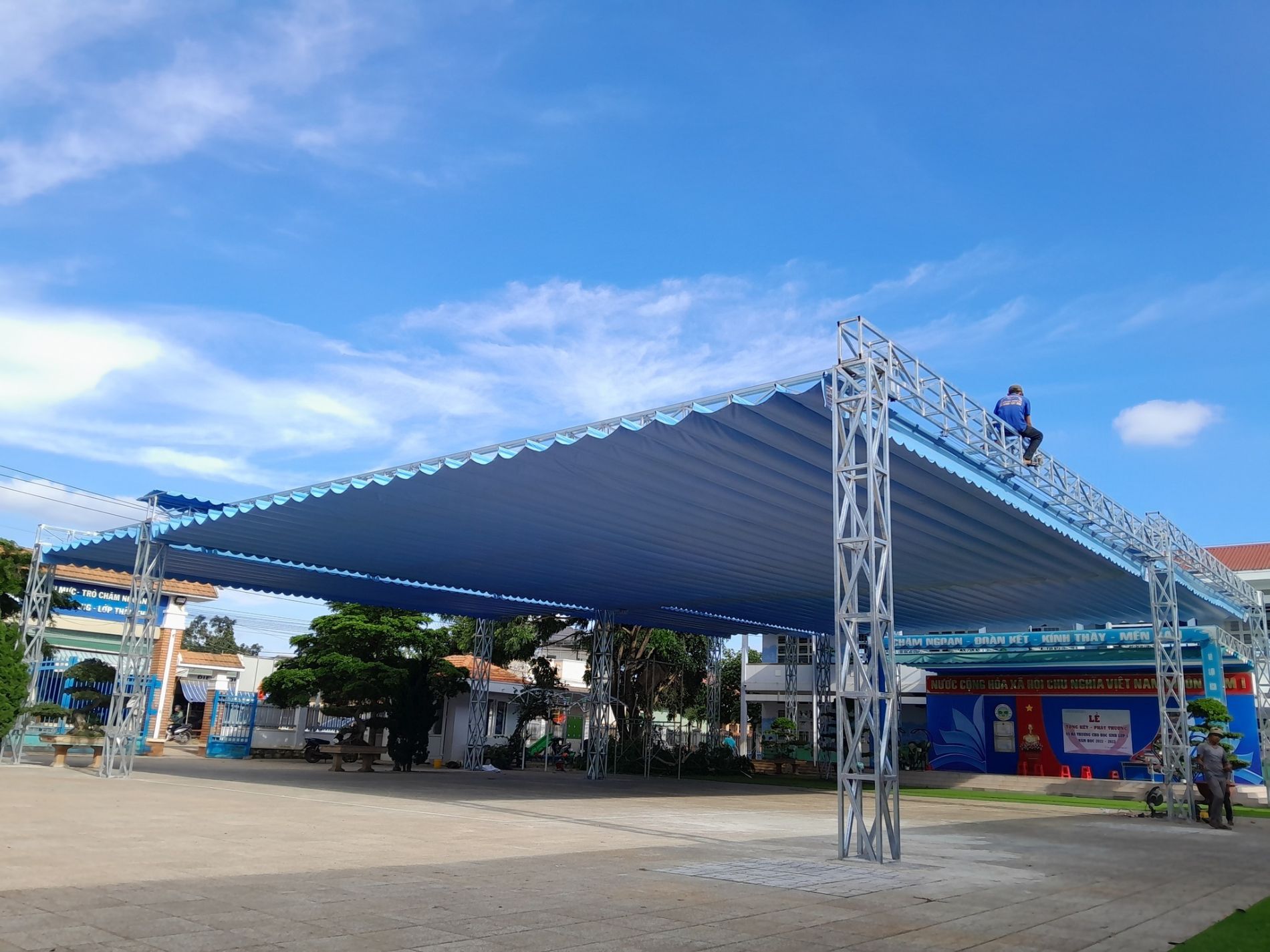 Hoàn thiện trần mái che 