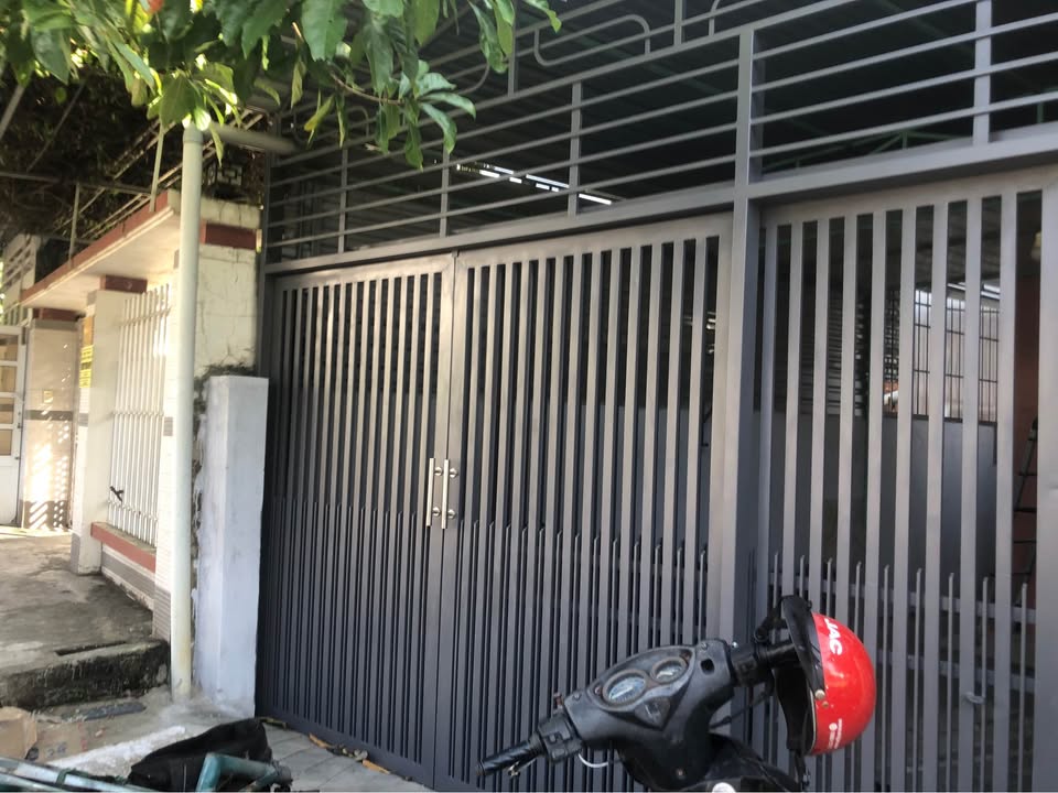 Thi công lắp đặt cổng nhôm 