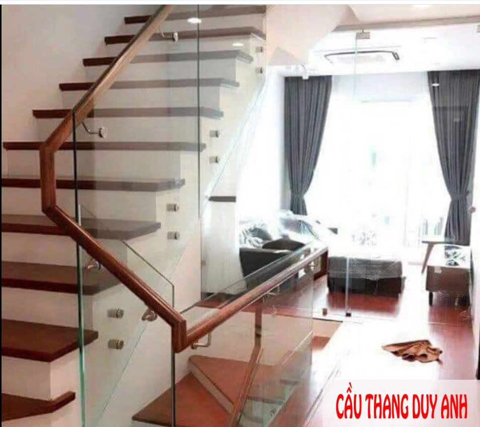 Hoàn thiện lắp đặt cầu thang kính 