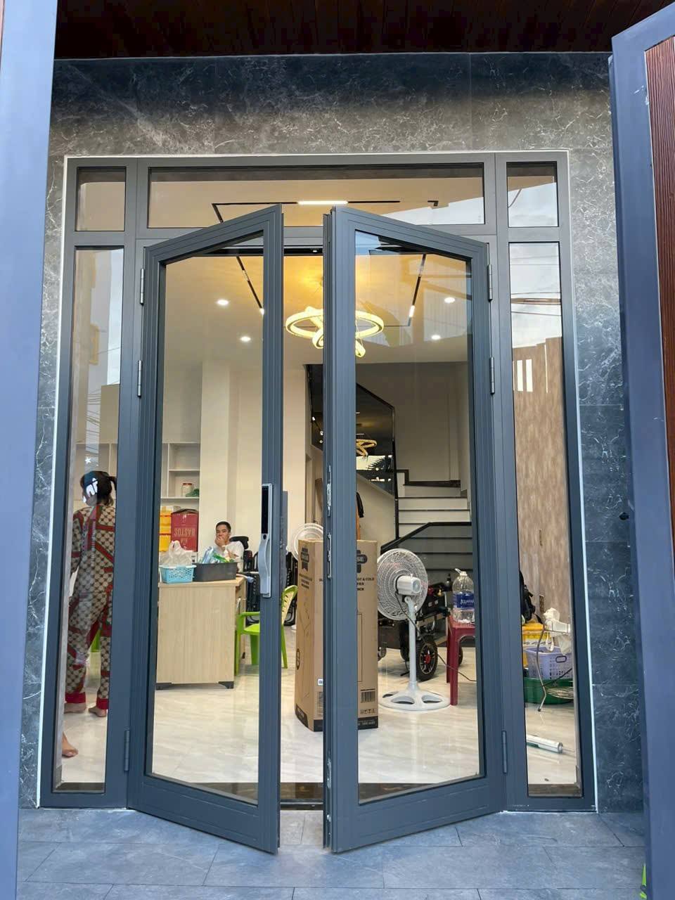 Thi công lắp đặt nhôm kính 
