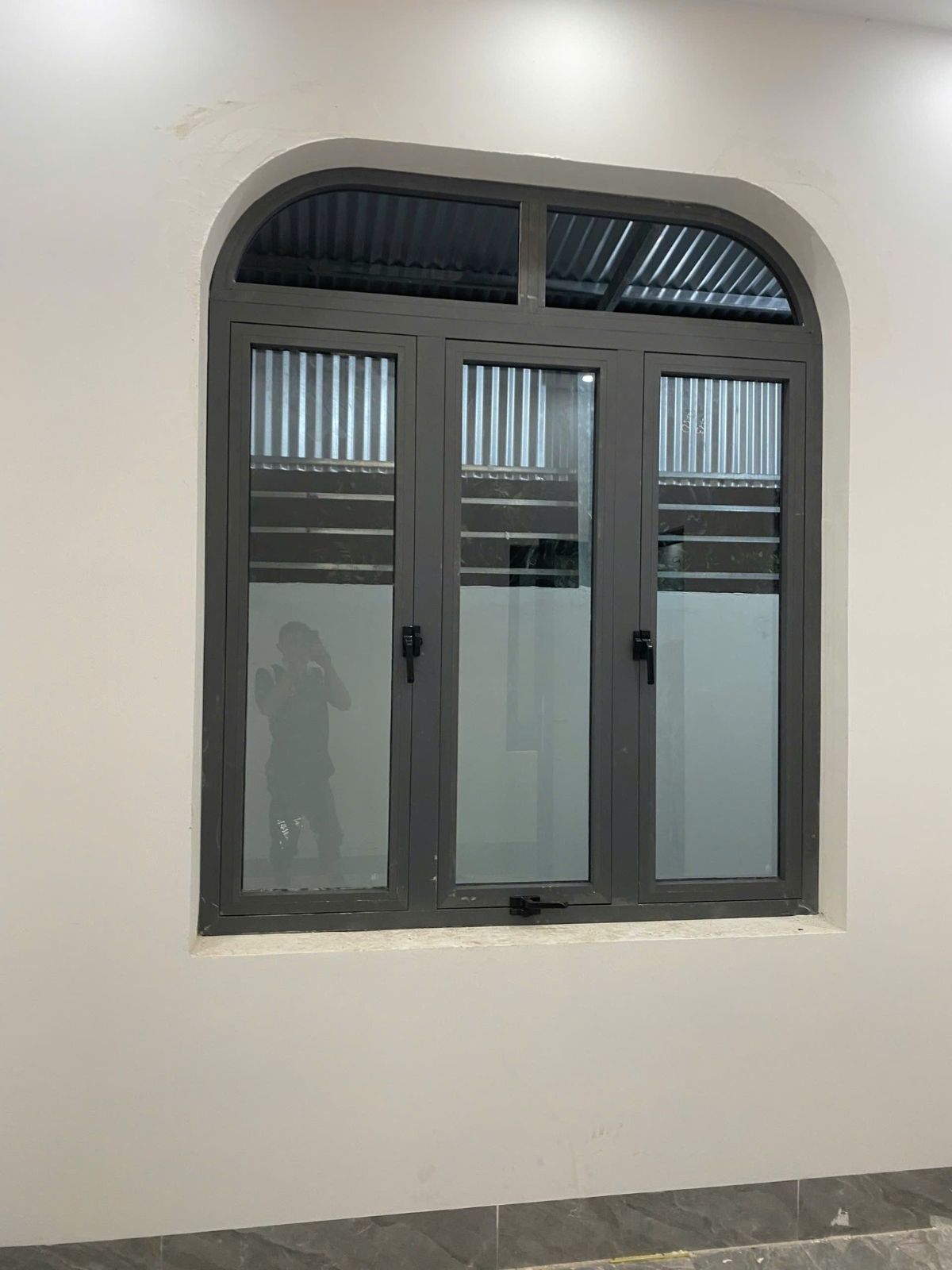 Lắp cửa sổ nhôm xingfa 