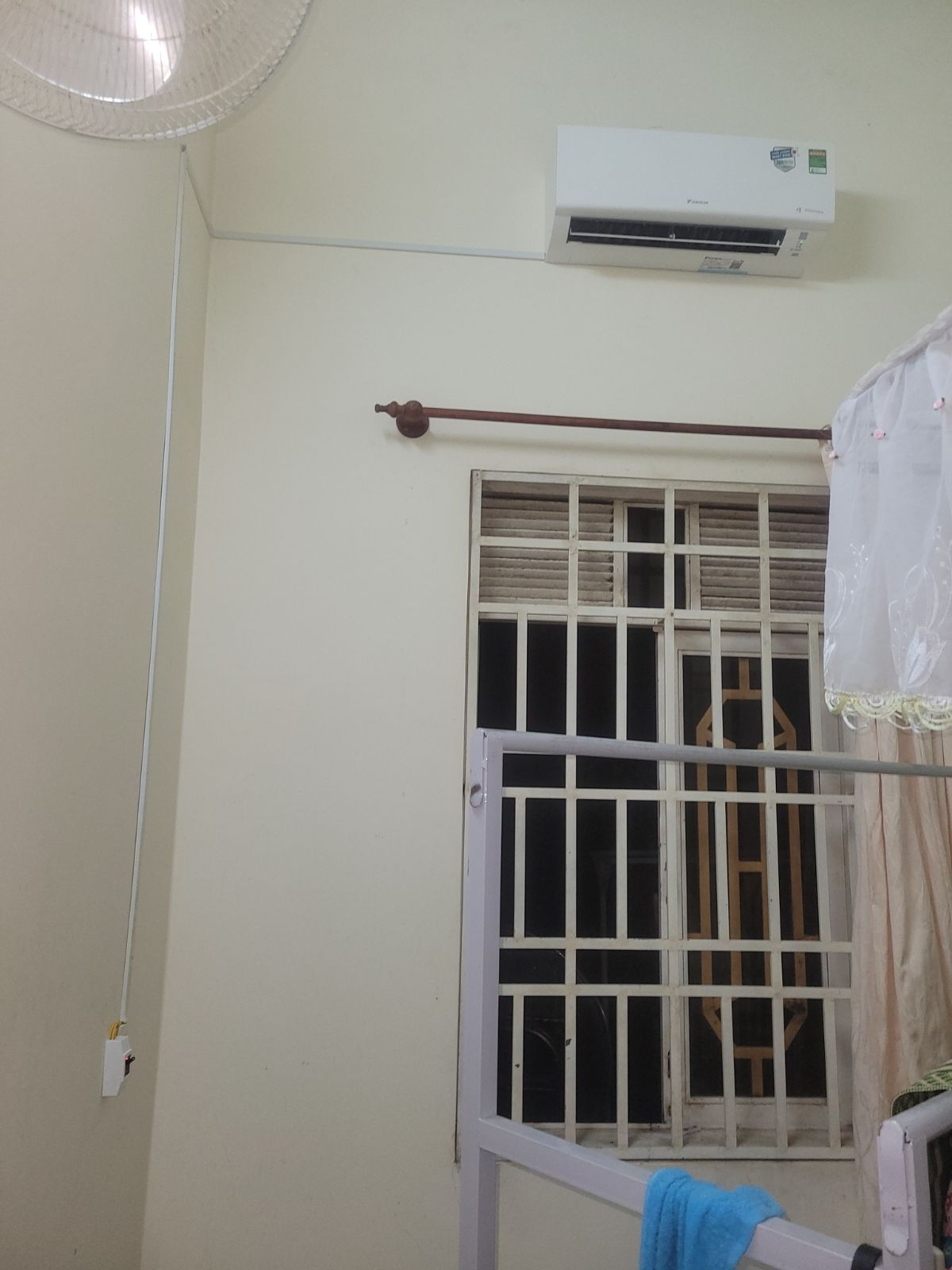 Lắp máy lạnh