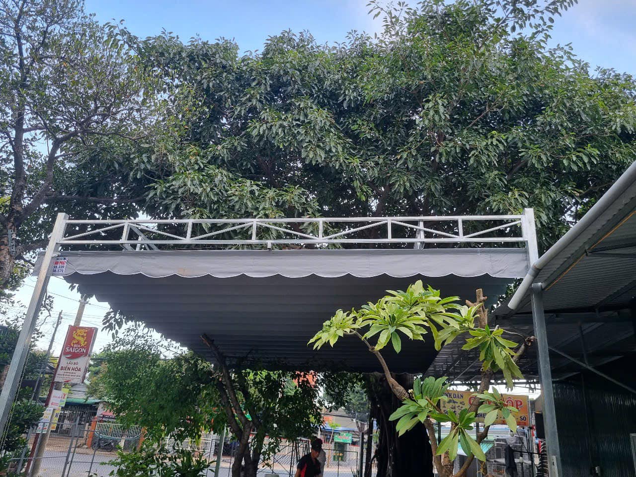 Thi công lắp mái bạt xếp