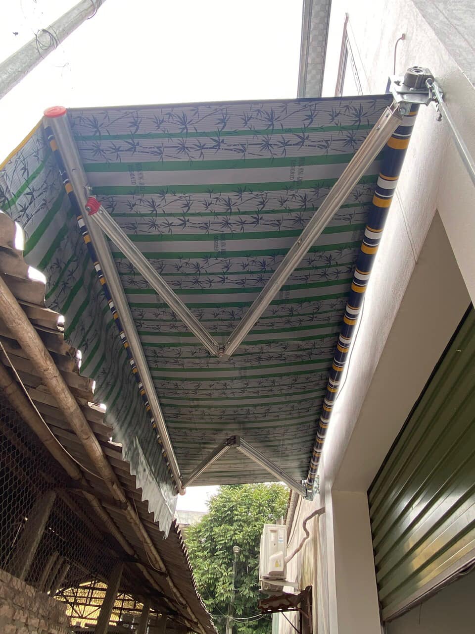 Thi công lắp mái hiên