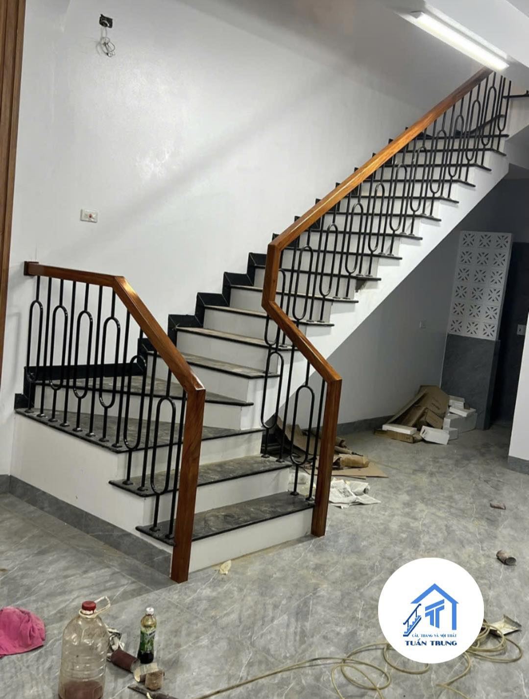 Thi công cầu thang sắt mỹ thuật 