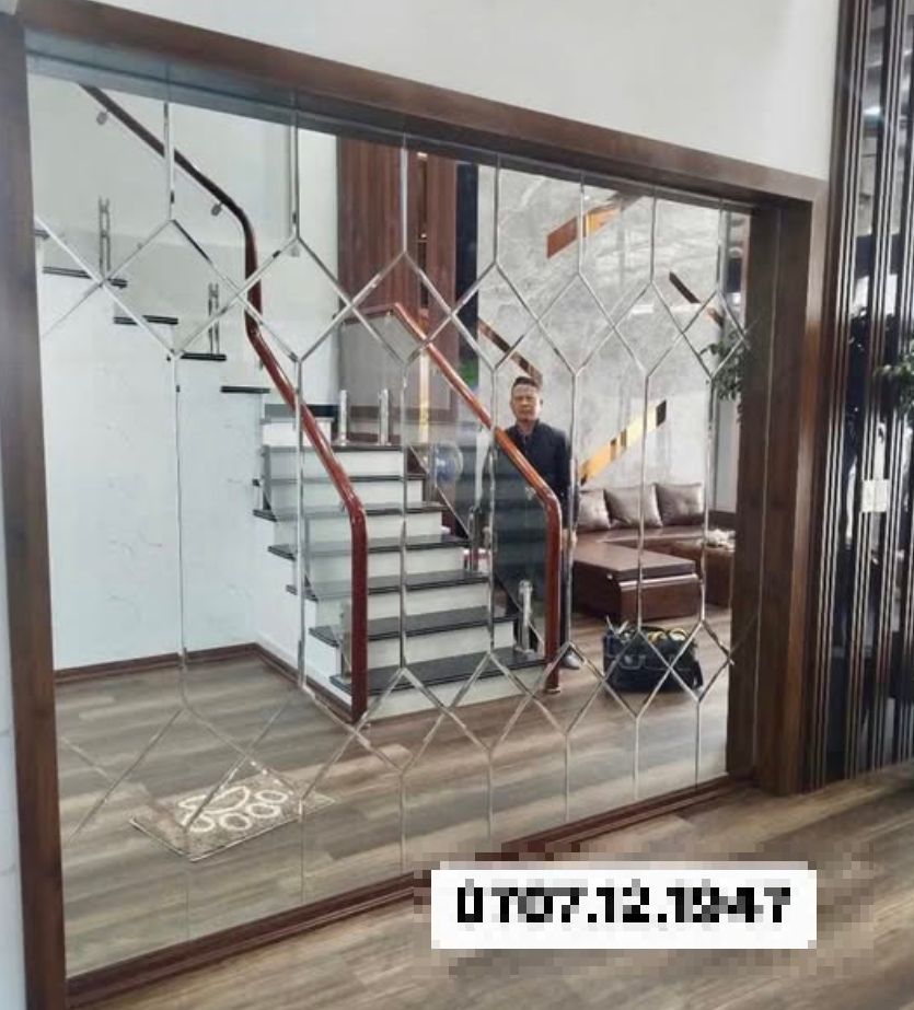 Thi công kính thủy ốp tường