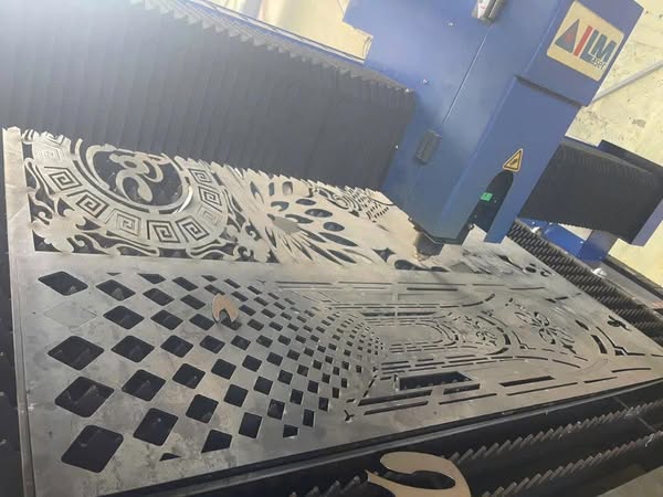 Cắt cnc hoa văn bằng máy 