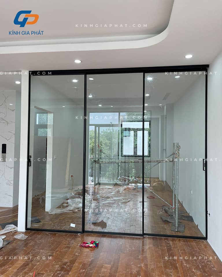 Cửa kính cường lực 