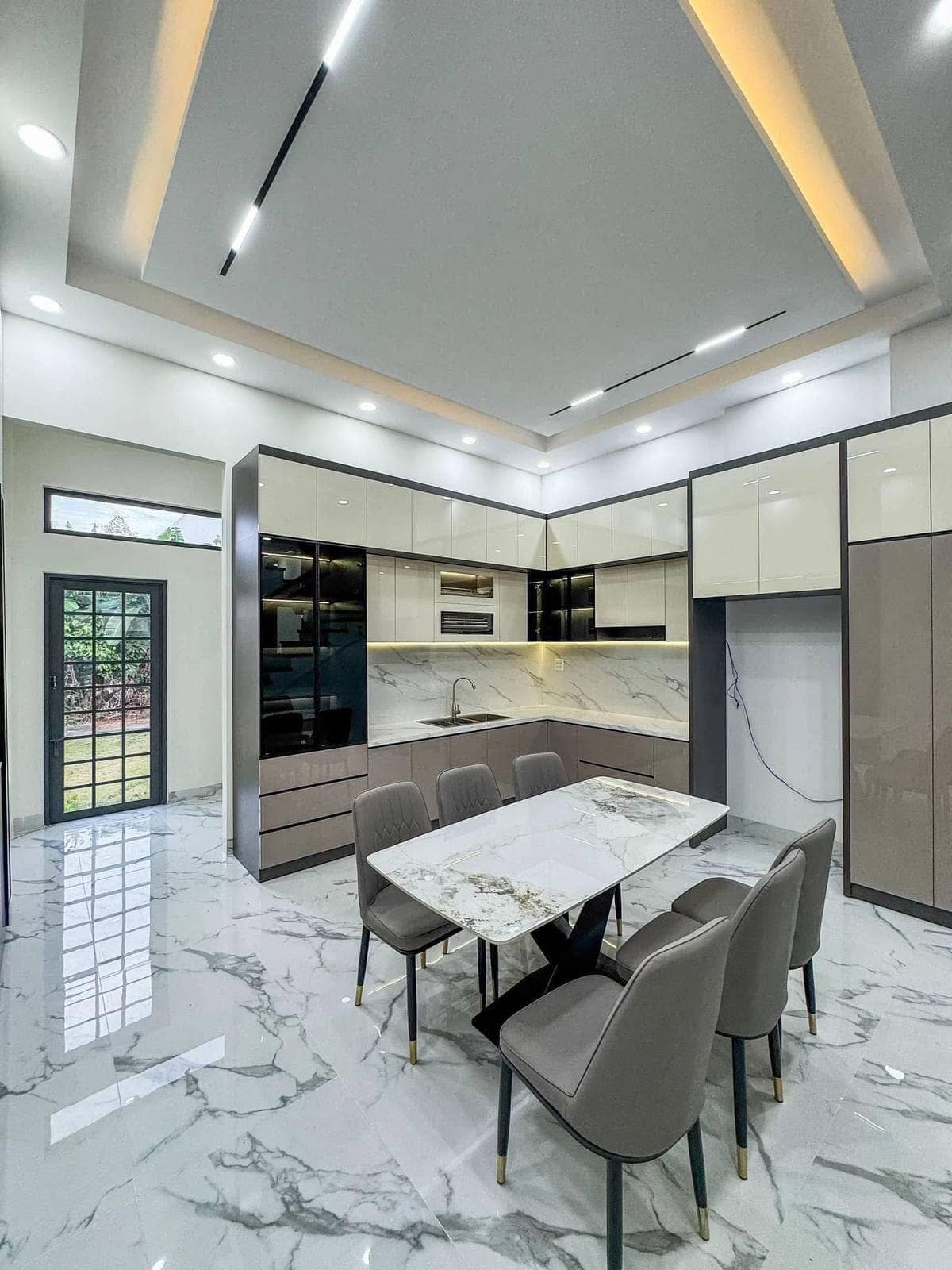 Hoàn thiện căn bếp hiện đại 