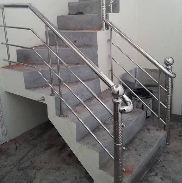 Cầu thang inox 