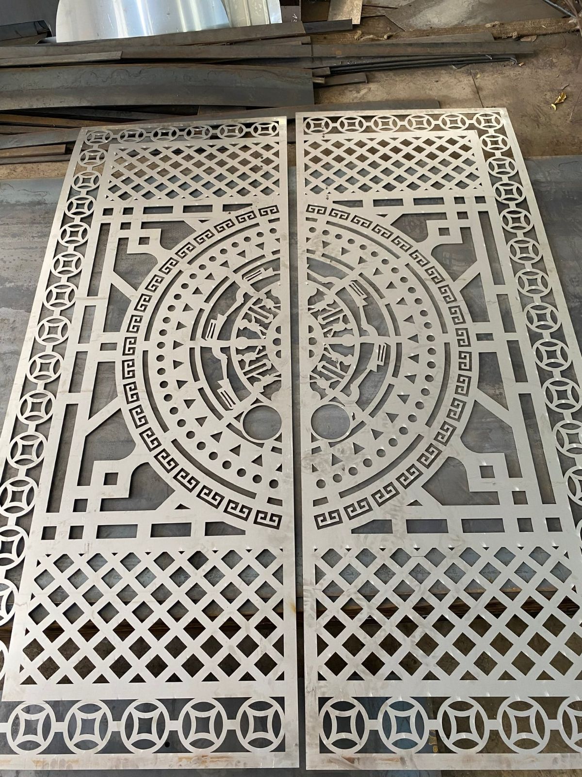 Thi công cắt cnc cửa cổng 