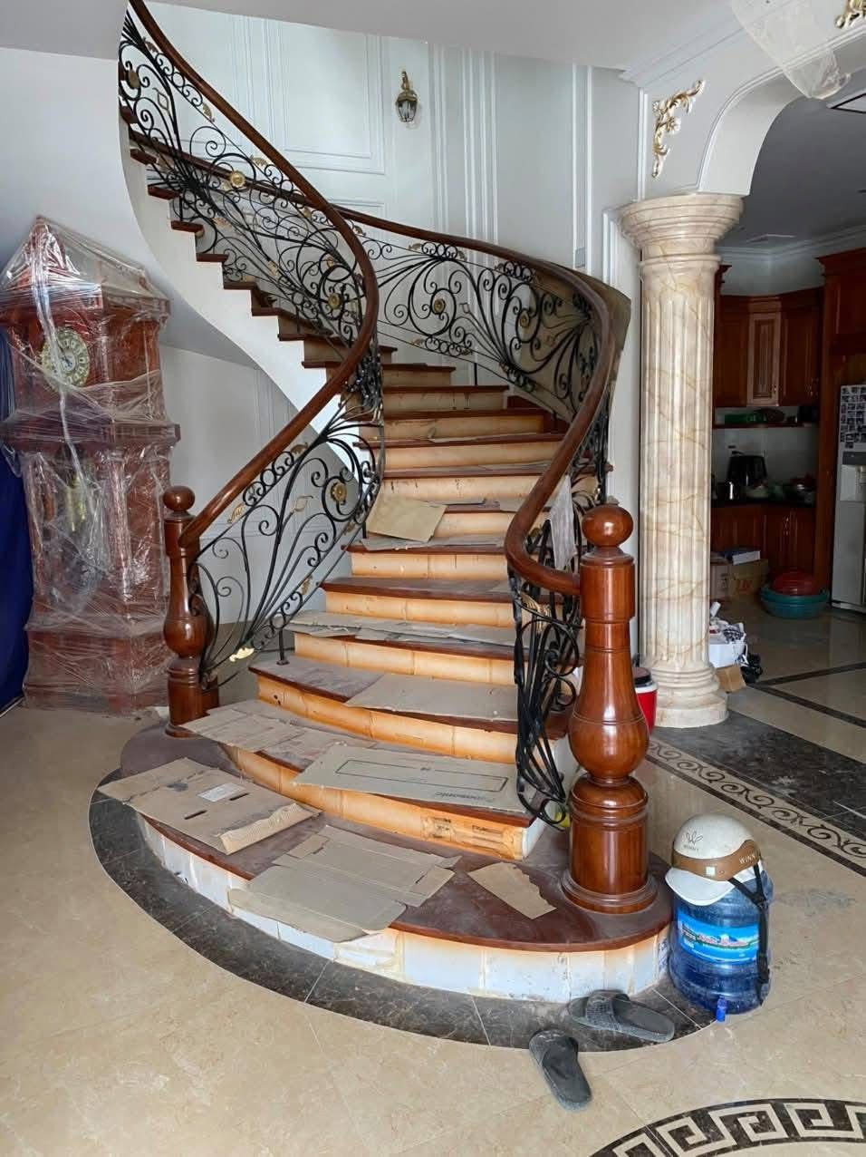 Cầu thang sắt mỹ thuật 