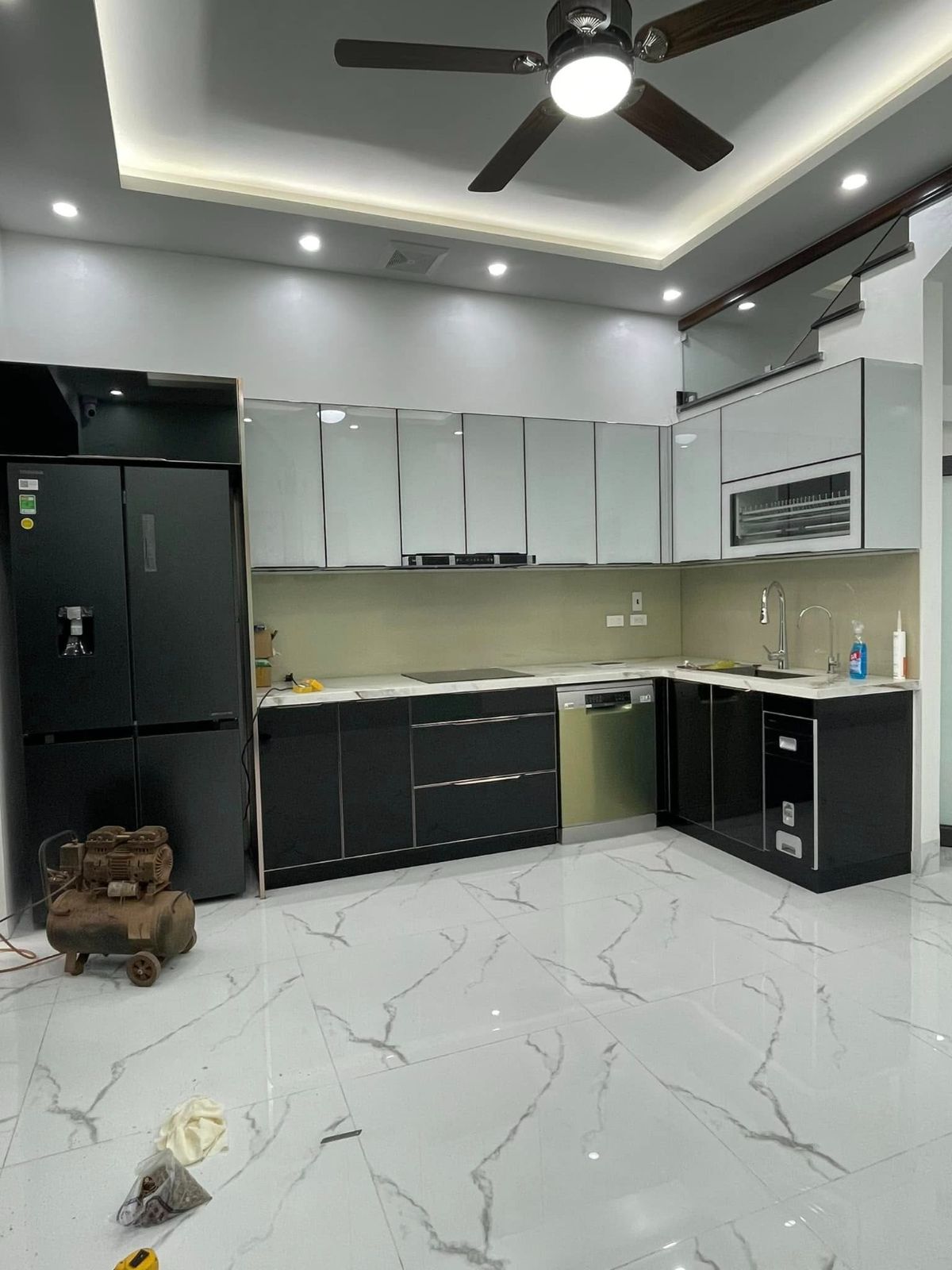 Hoàn thiện lắp đặt tủ bếp 