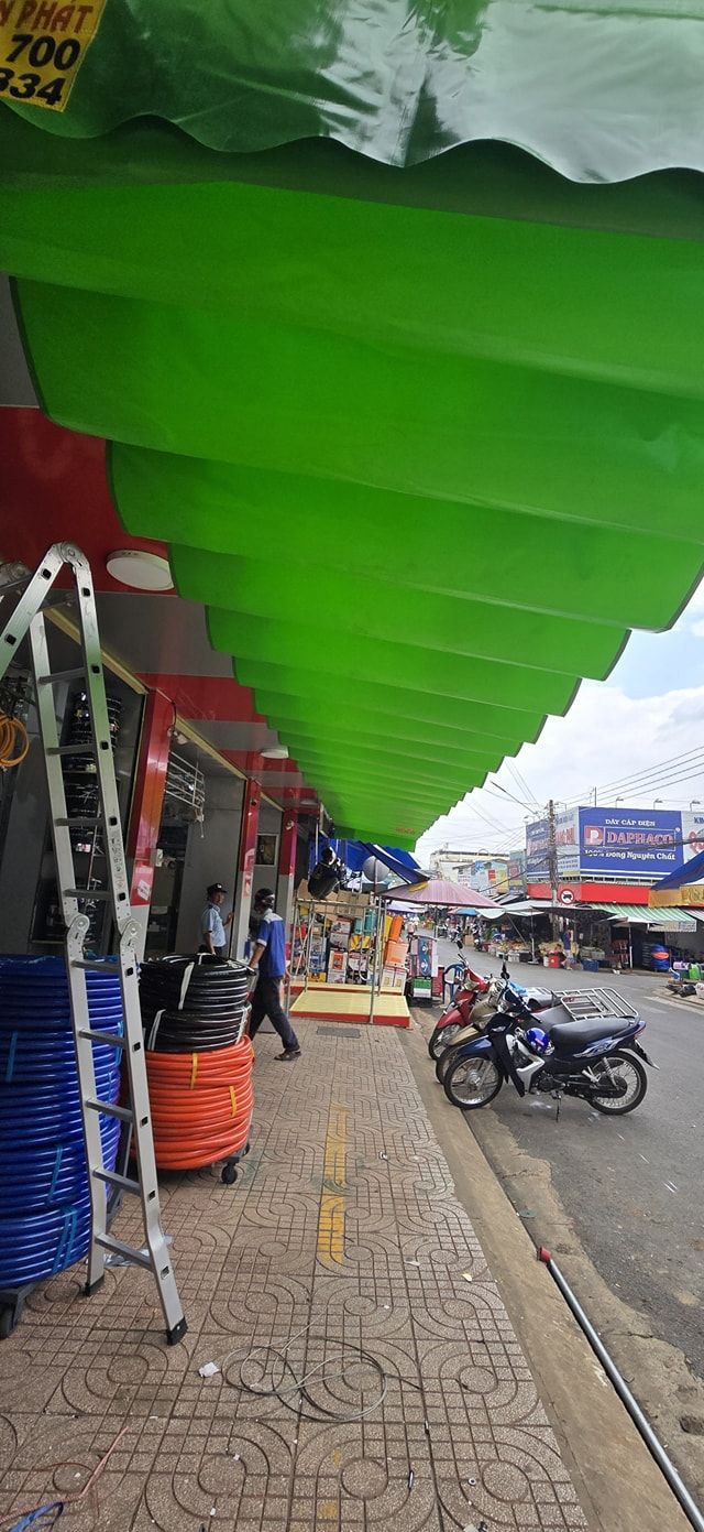 Thi công lắp mái hiên 