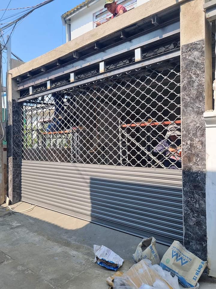 Hoàn thiện lắp cửa cuốn gia đình