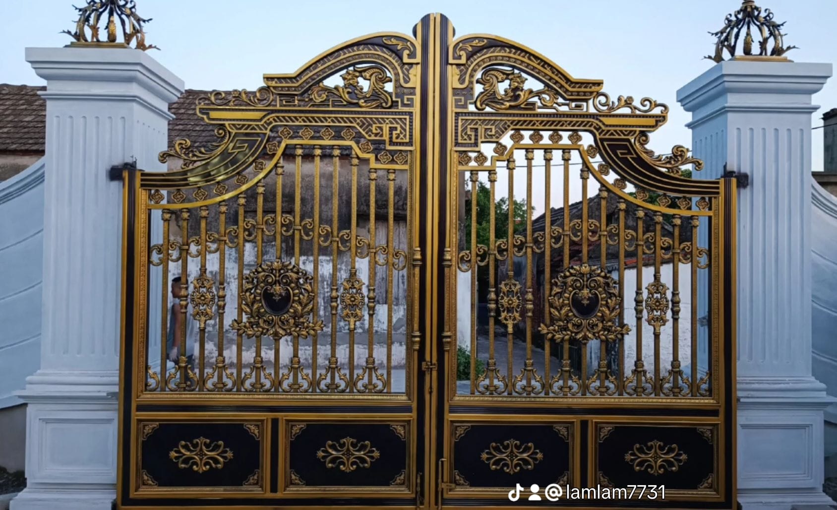Thi công cửa cổng inox 