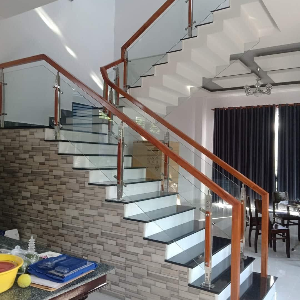 Thi công cầu thang kính