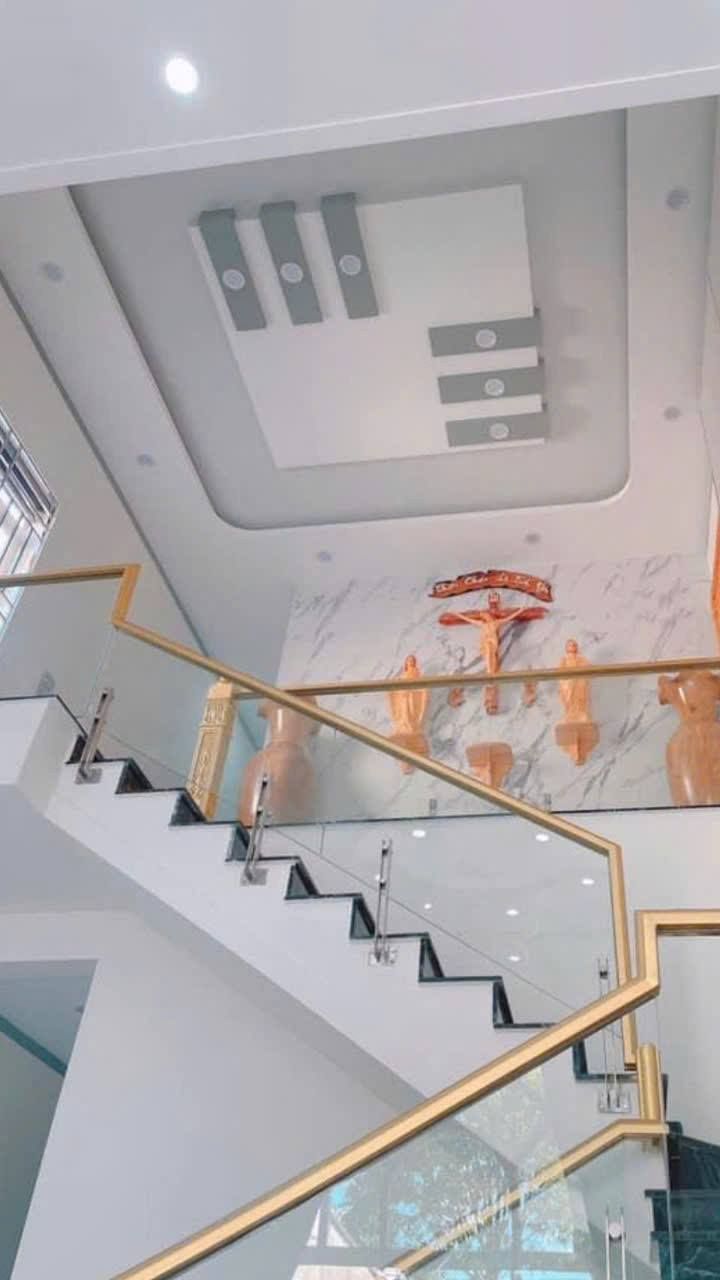 Cầu thang kính 