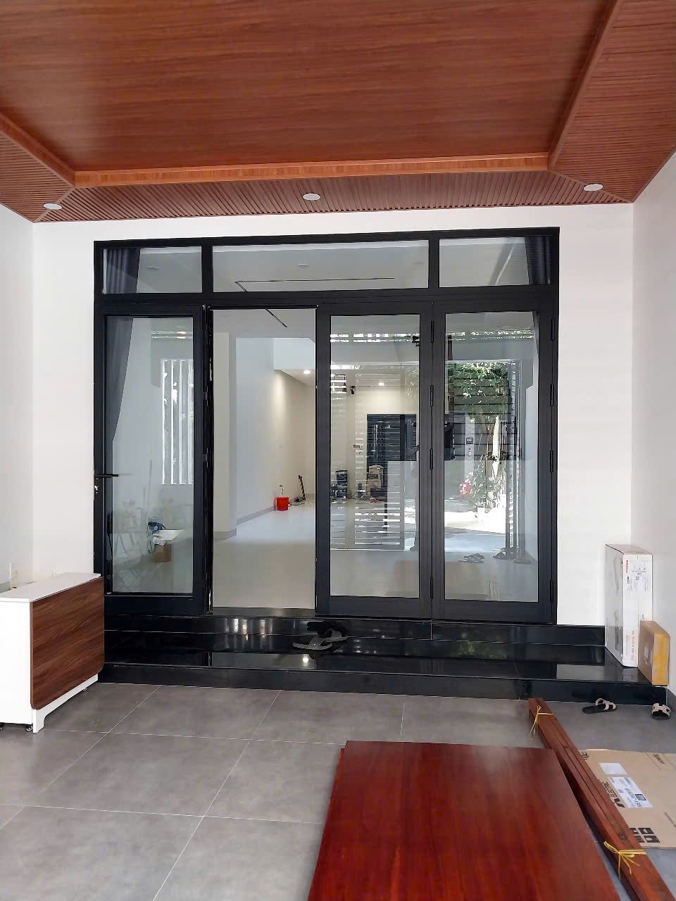 Thi công cửa nhôm kính 