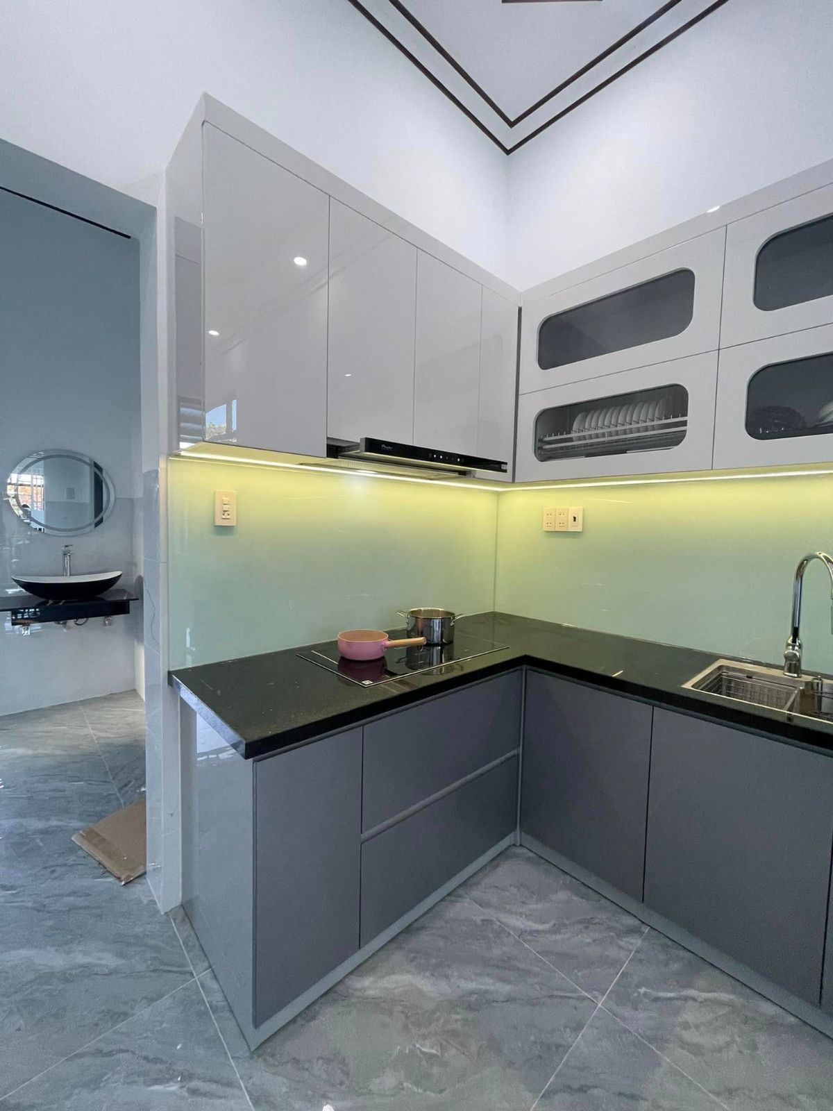 Thi công tủ bếp hiện đại