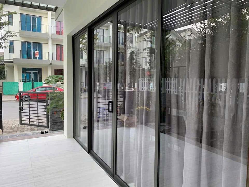 Thi công lắp đặt nhôm kính 
