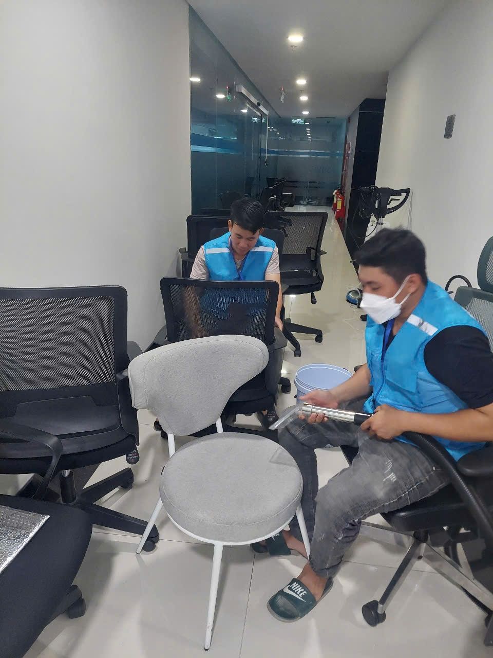 Vệ sinh ghế văn phòng