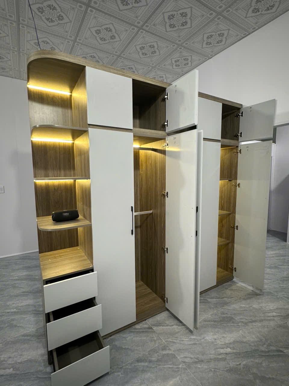 Hoàn thiện tủ quần áo hiện đại