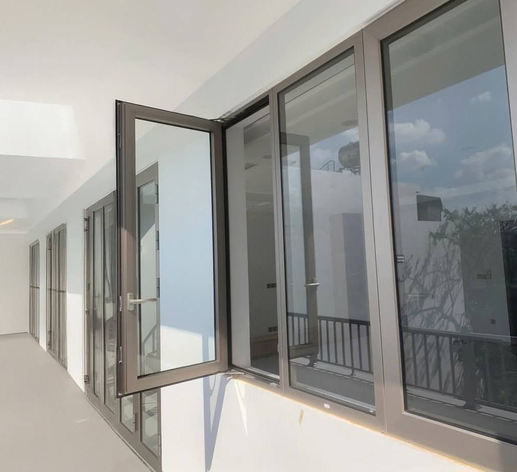Lắp cửa sổ nhôm xingfa 