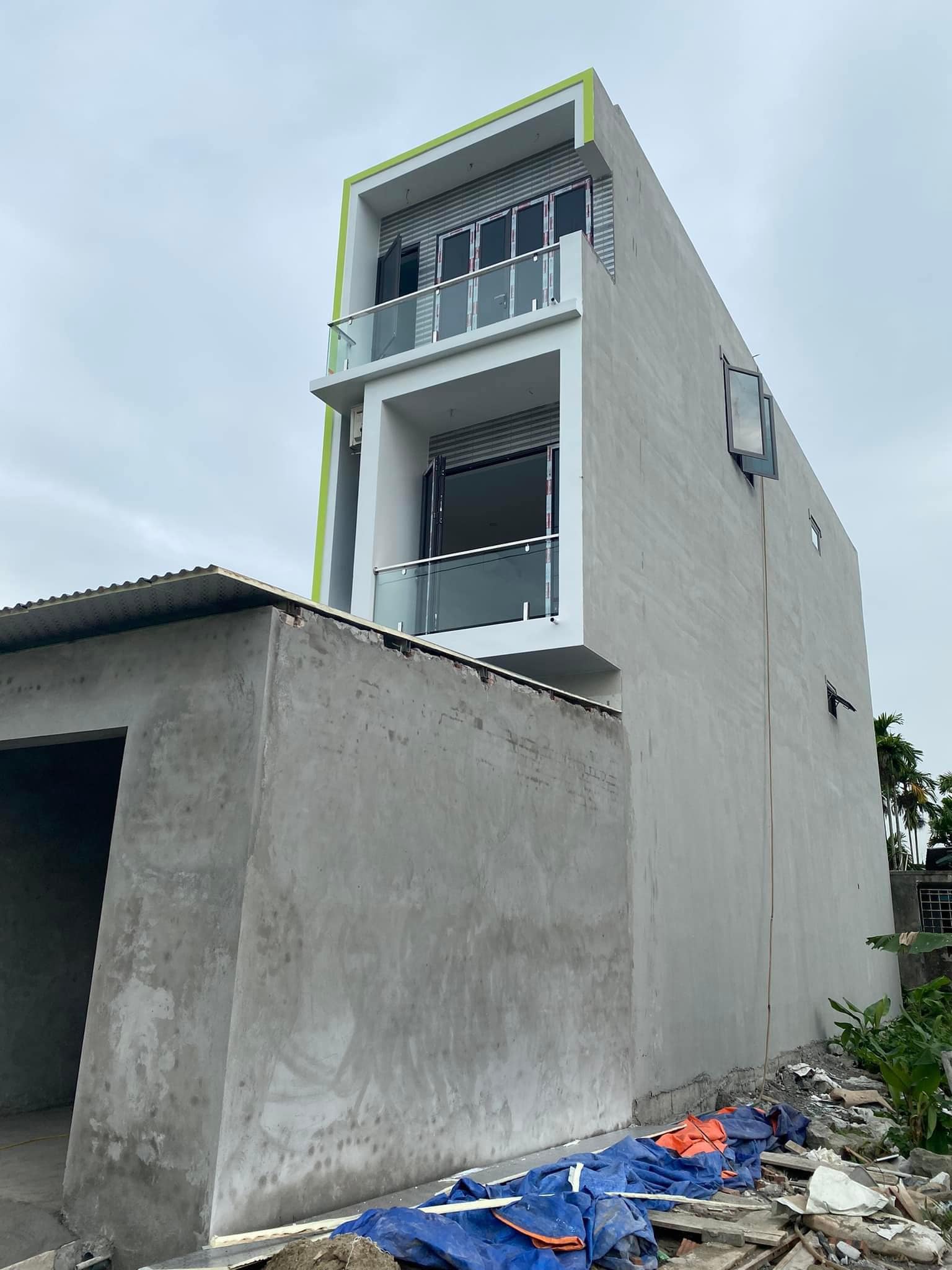 Thi công lắp cửa nhôm kính và lan can kính