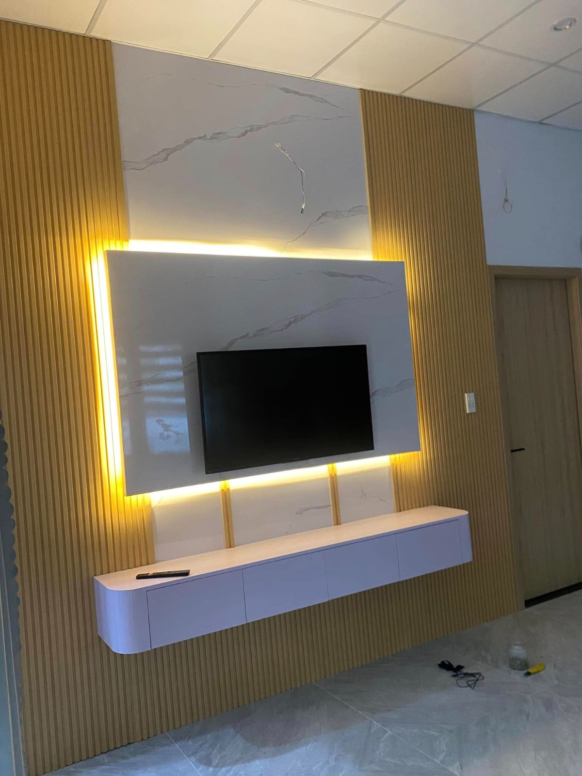 Thi công lắp đặt kệ tivi 