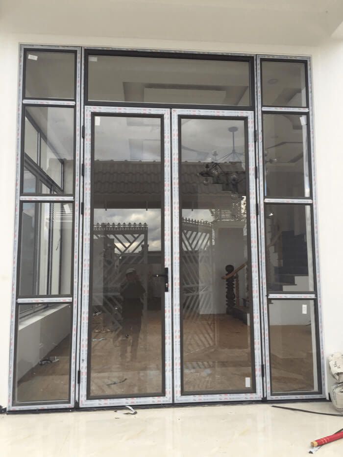 Lắp cửa nhôm kính 